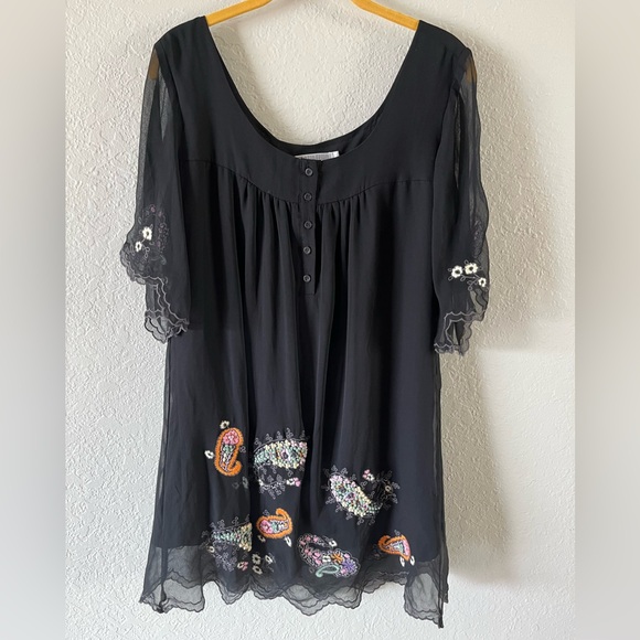 Molio Relio Floral Embroidered Black Silk Tunic Size L Scalloped Edges Boho GUC - Picture 1 of 10